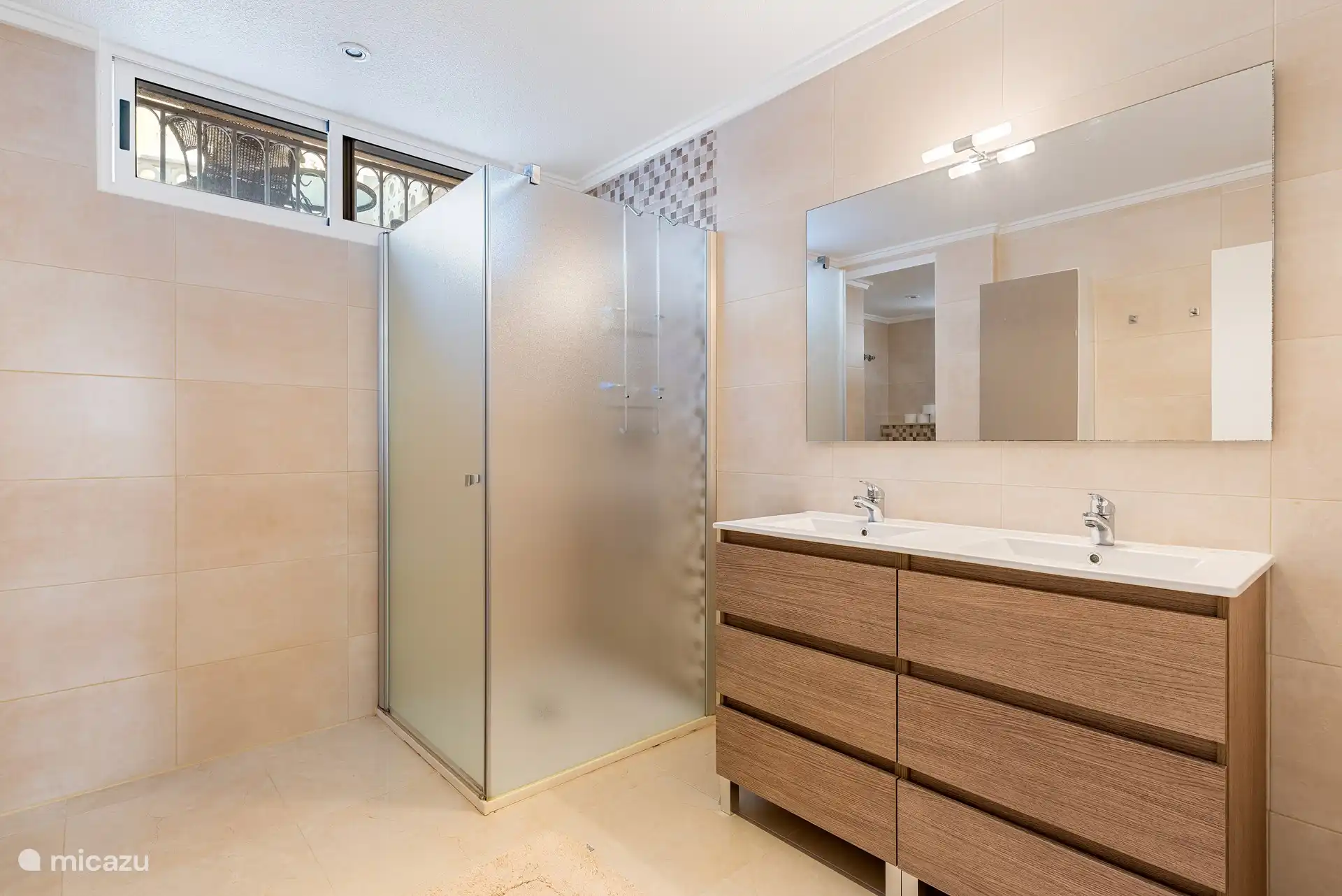 Badezimmer im Erdgeschoss