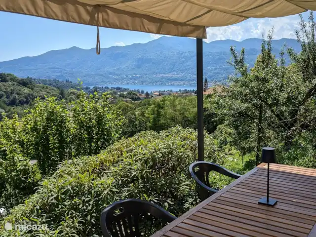 Ca Bella Vista | Italie, Lacs italiens , Miasino - maison de vacances Terrasse au rez-de-chaussée avec pergola