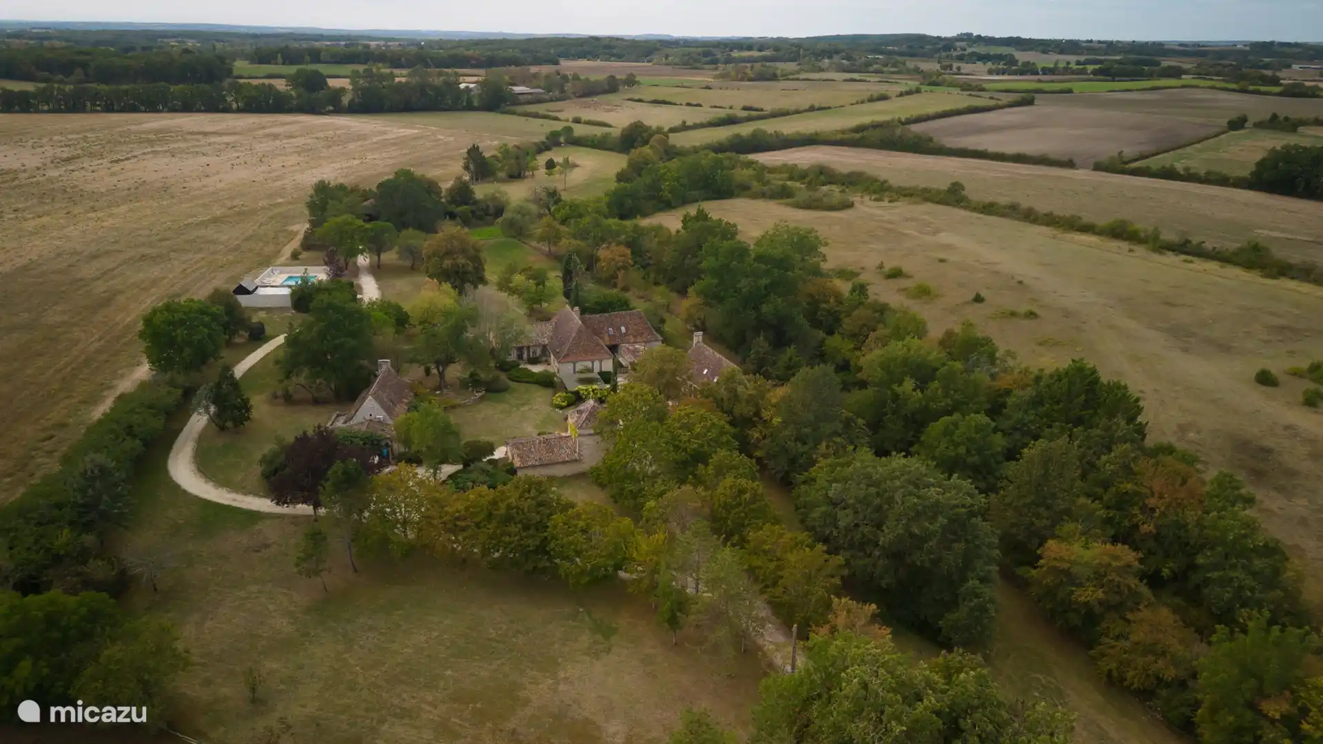 Draufsicht auf 24 Hektar Land mit Lage und Blick auf die Lage der Häuser