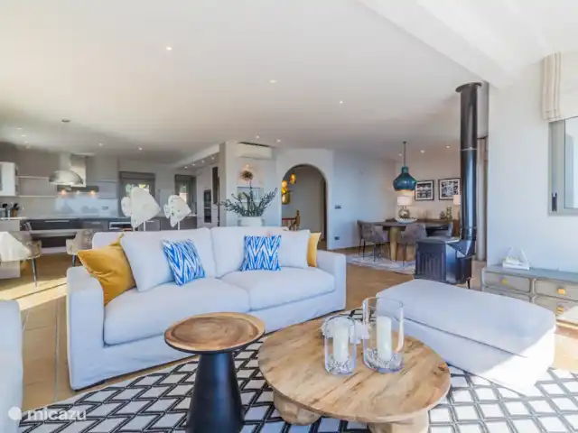 Villa Miranda | Espagne, Andalousie, Salobrena - villa Séjour spacieux avec coin salon, coin repas et grande cuisine ouverte.