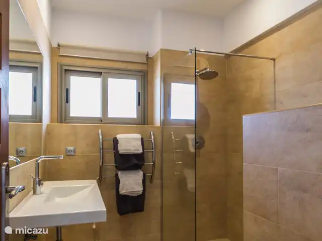 Villa Miranda | Espagne, Andalousie, Salobrena - villa salle de bain avec douche à l'italienne à effet pluie