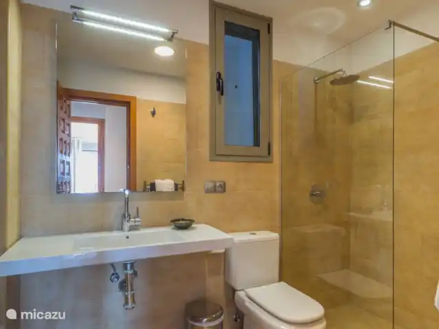 Villa Miranda | Espagne, Andalousie, Salobrena - villa salle de bain avec douche à l'italienne à effet pluie