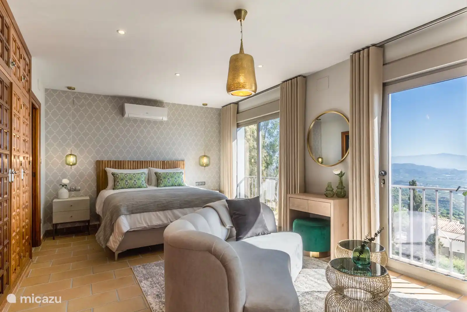 Hauptschlafzimmer mit Doppelbett