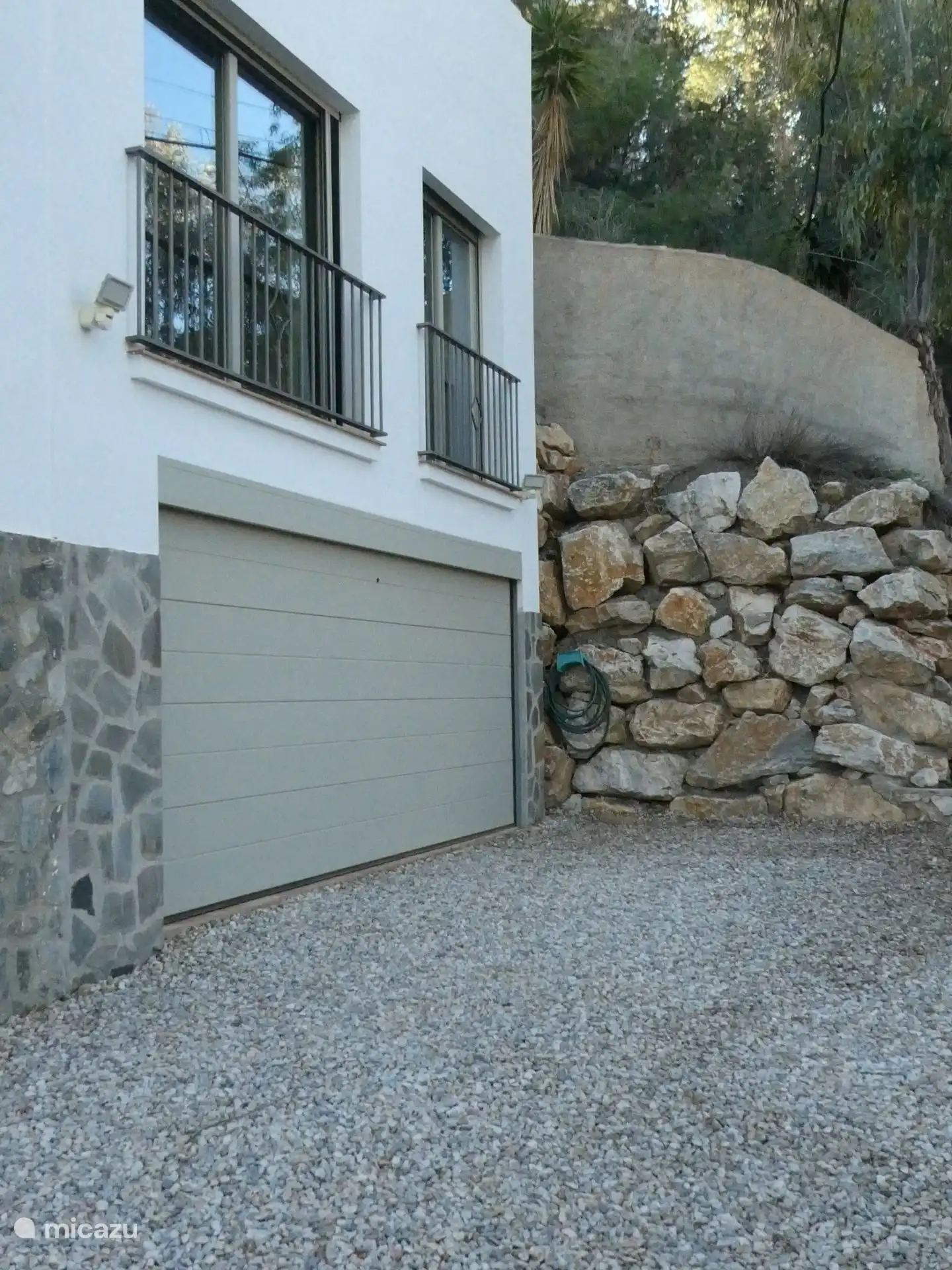 Garage mit Platz für 3 Autos