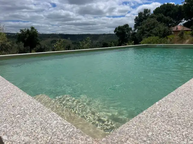 Location de Vacances Portugal, Coimbra, Covas, cabane en bois / lodge - Casa Vista Bonita La piscine a une profondeur de 1,1 m à 1,8 mètre avec une partie plate à 1,1 mètre de profondeur