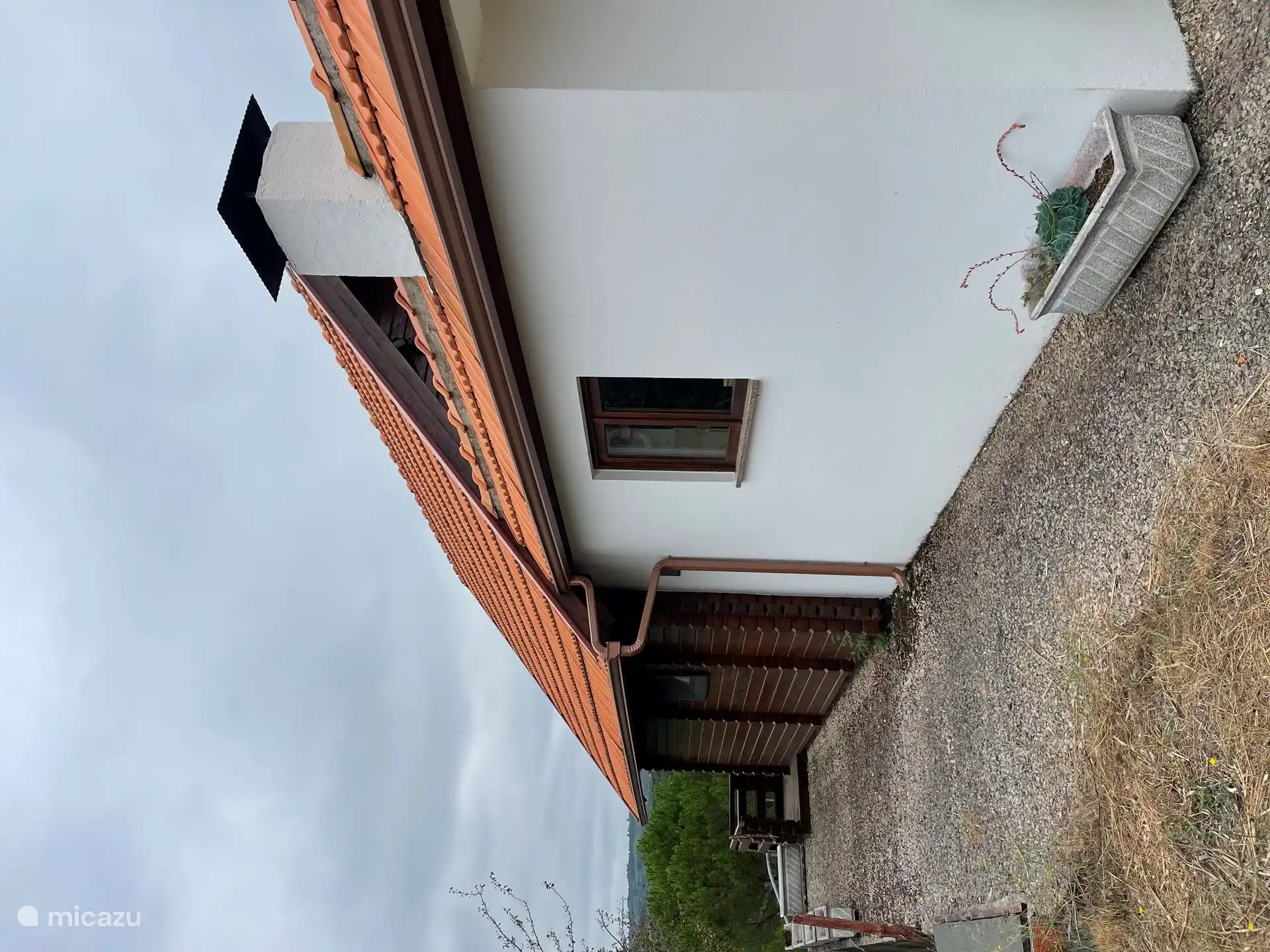 Seitliches Ferienhaus aus Holz