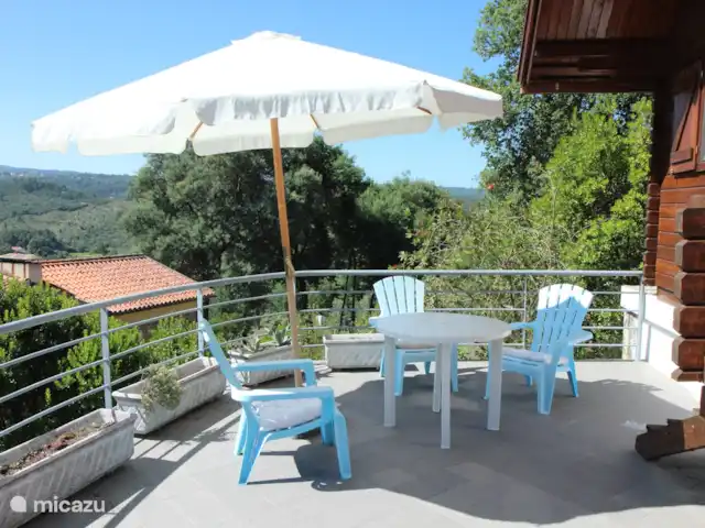 Location de Vacances Portugal, Coimbra, Covas, cabane en bois / lodge - Casa Vista Bonita Terrasse avec vue agréable sur la Sera Estrela et Colcurinho