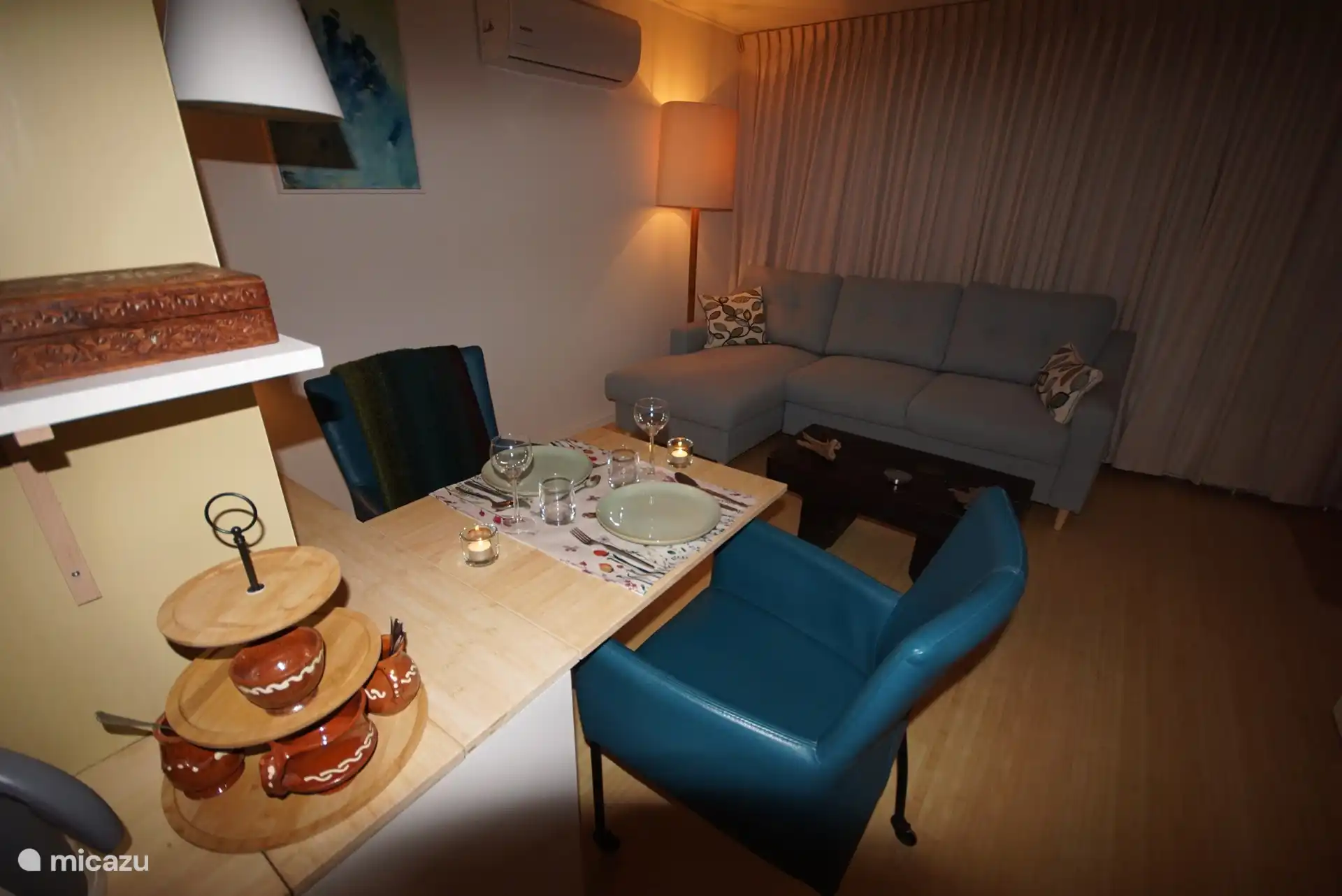 Voor de avond hebben we gezellige lampjes en kunnen de kaarsjes aangestoken worden.