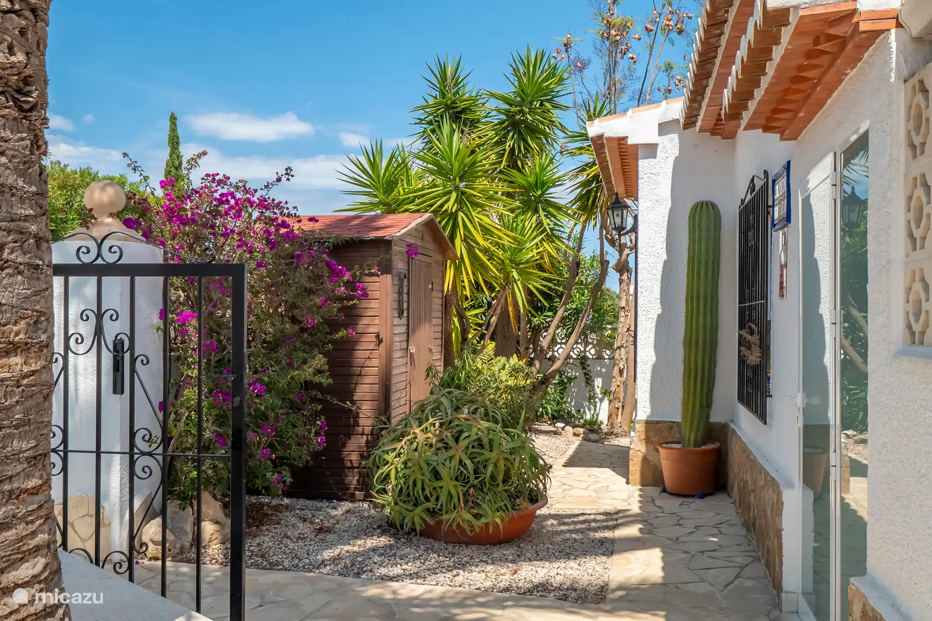 Die Seite der Casa Rosa