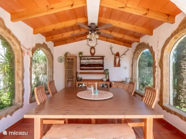 Casa Rosa en España, Costa Blanca, Benitachell - villa Acogedora zona de comedor al aire libre