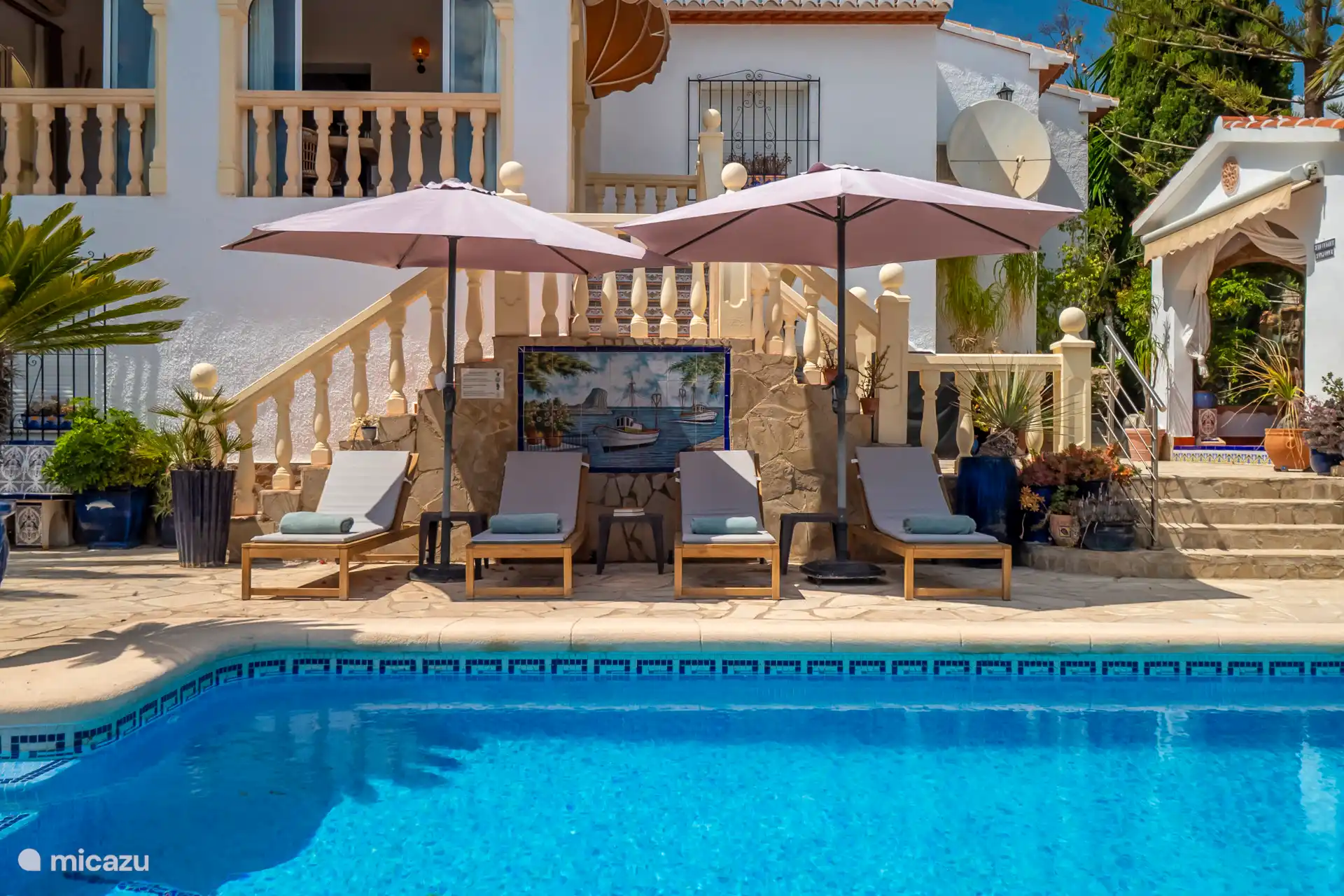 Entspannen Sie sich am privaten Pool