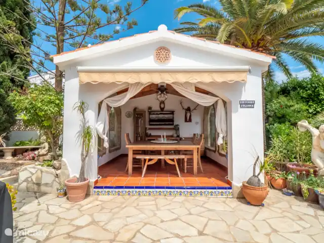 Casa Rosa en España, Costa Blanca, Benitachell - villa Cúpula junto a la piscina