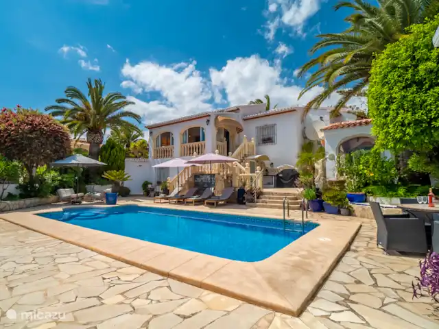 Casa Rosa en España, Costa Blanca, Benitachell - villa Preciosa villa con piscina privada y tumbonas.