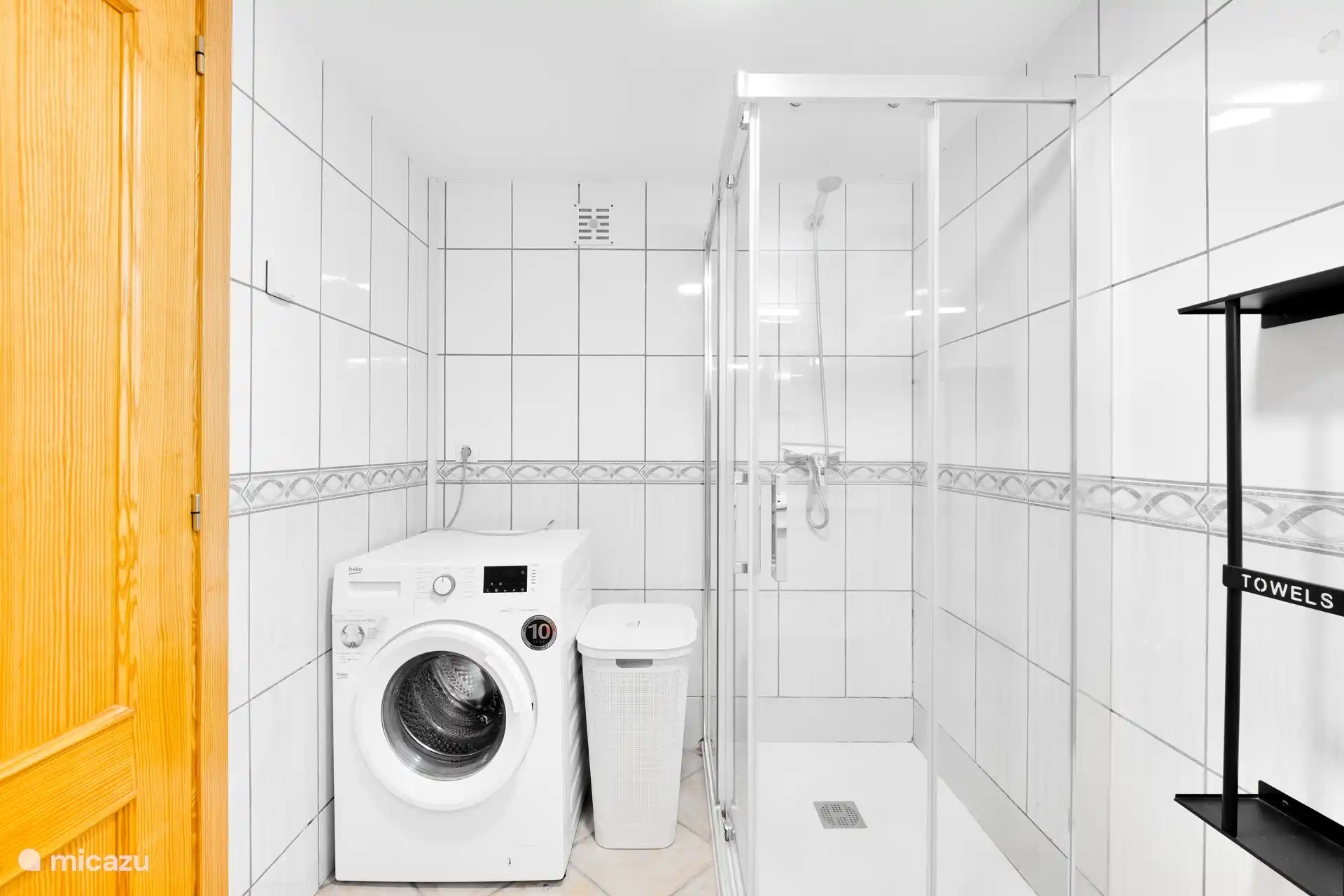 Villa Vamos Del Pi - salle de bain avec machine à laver