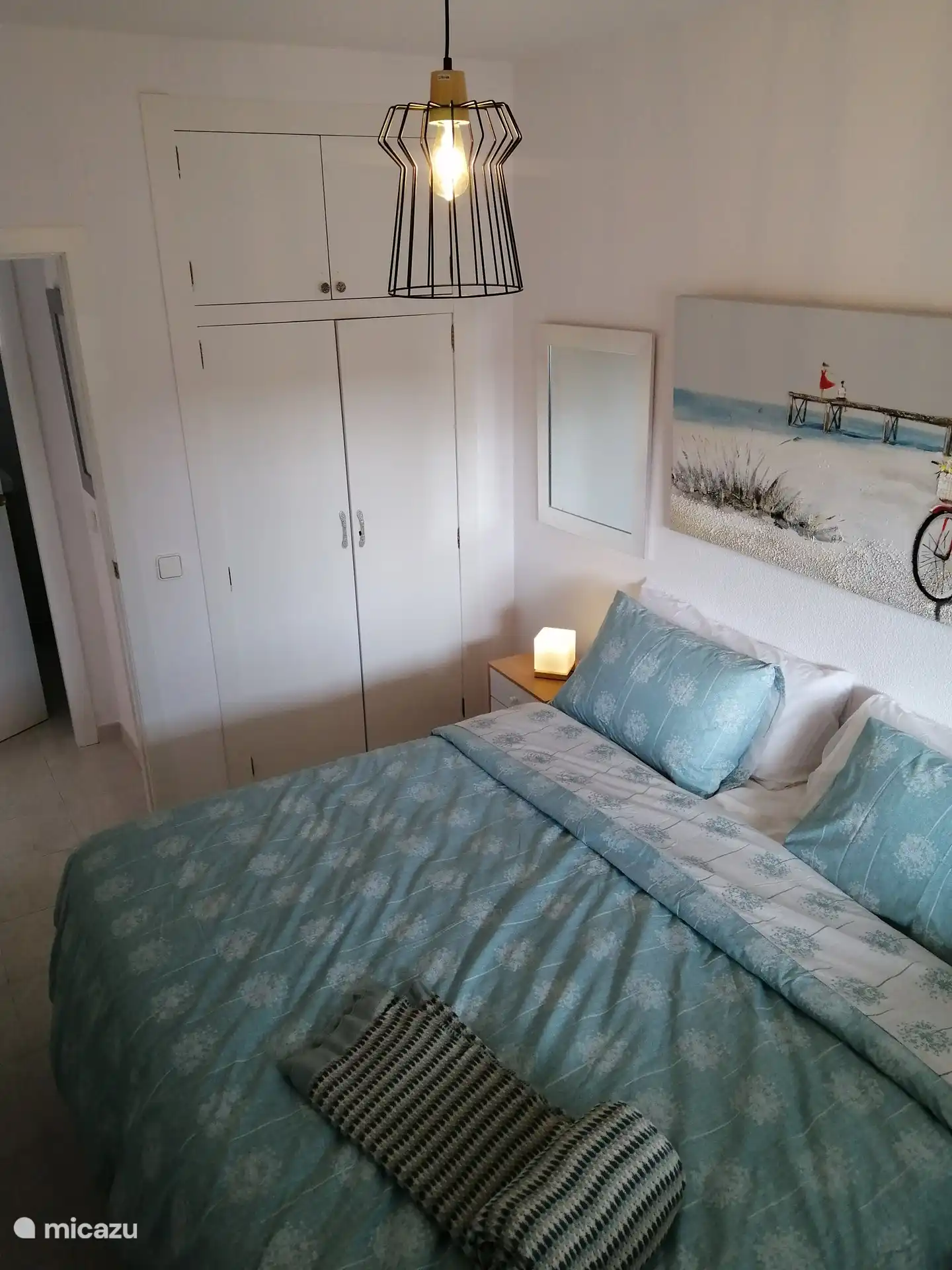 Chambre avec placard intégré