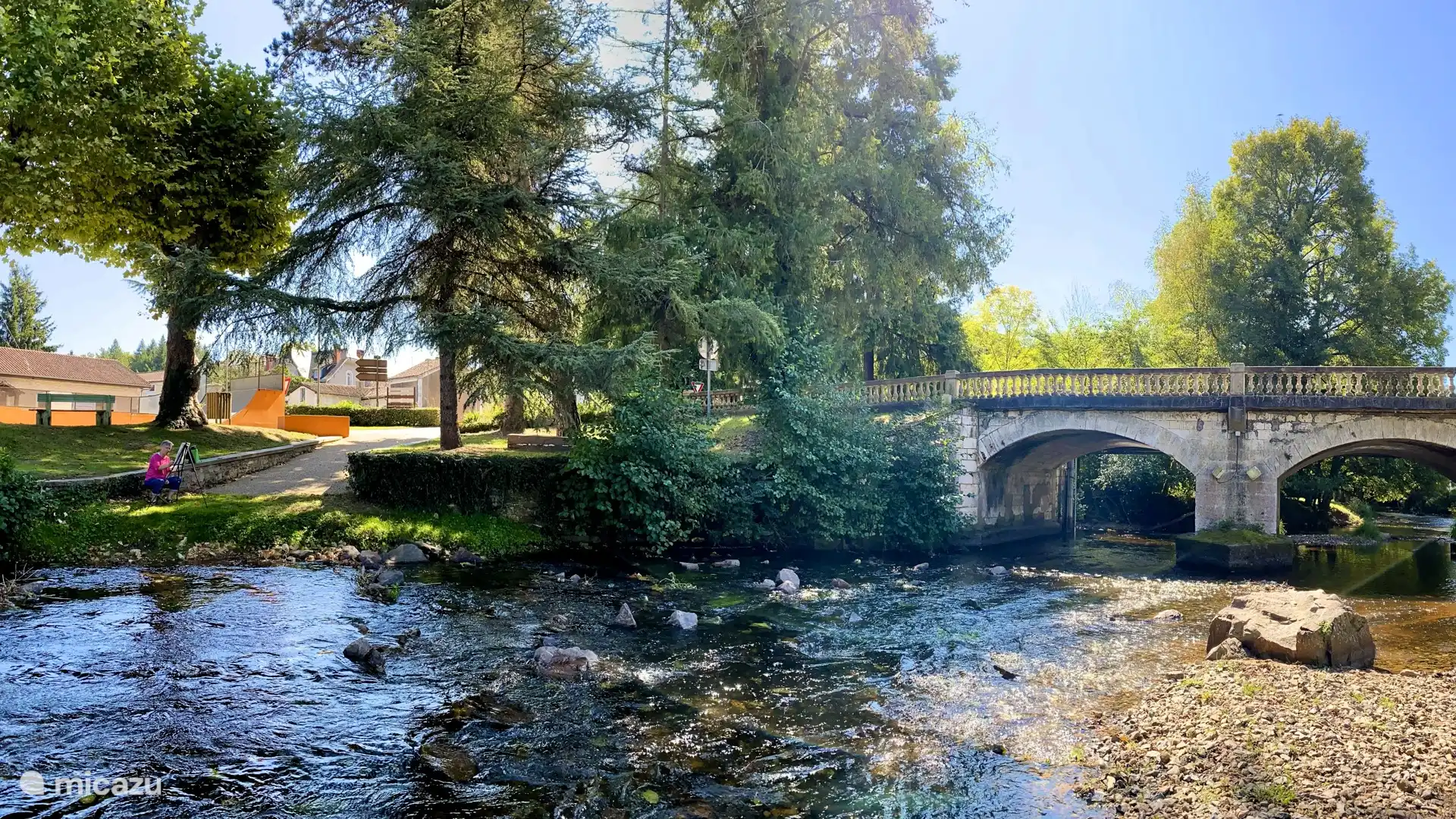 El r&#237;o La Dronne en el pueblo