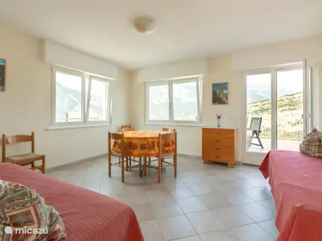 Le Fiamingo 4 | Italie, Lac de Garde, Nago-Torbole - appartement Séjour de l'appartement avec deux lits simples. Dimensions 0,8 mx 2 mètres.