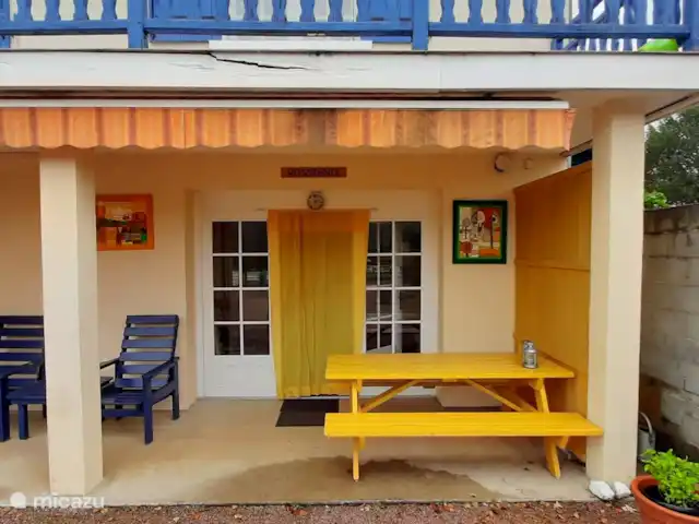 La chouette hulotte au Petit Bouleau | France, Dordogne, Saint-Pardoux-la-Rivière - appartement Entrée par la terrasse couverte de De Bosuil
