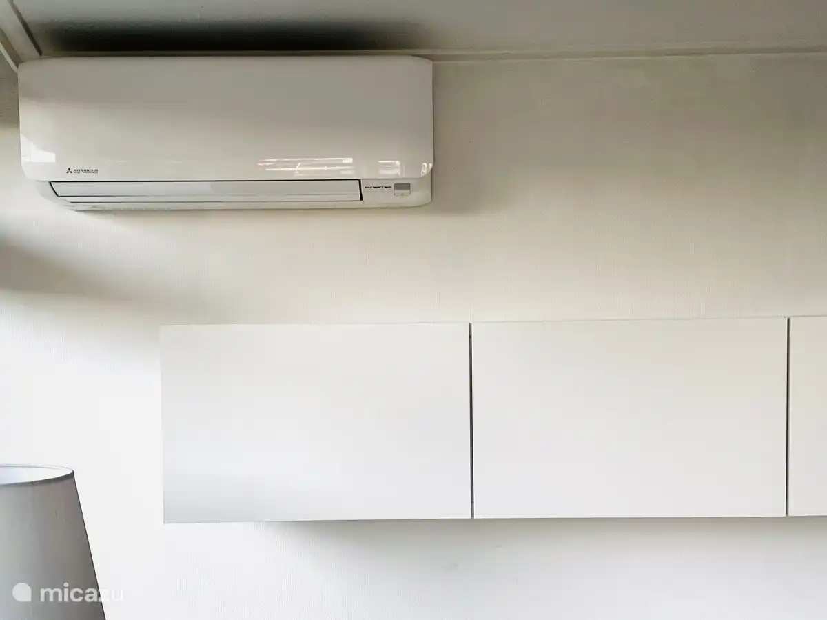 Nutzen Sie optional Klimaanlagen im Wohnzimmer und im Obergeschoss