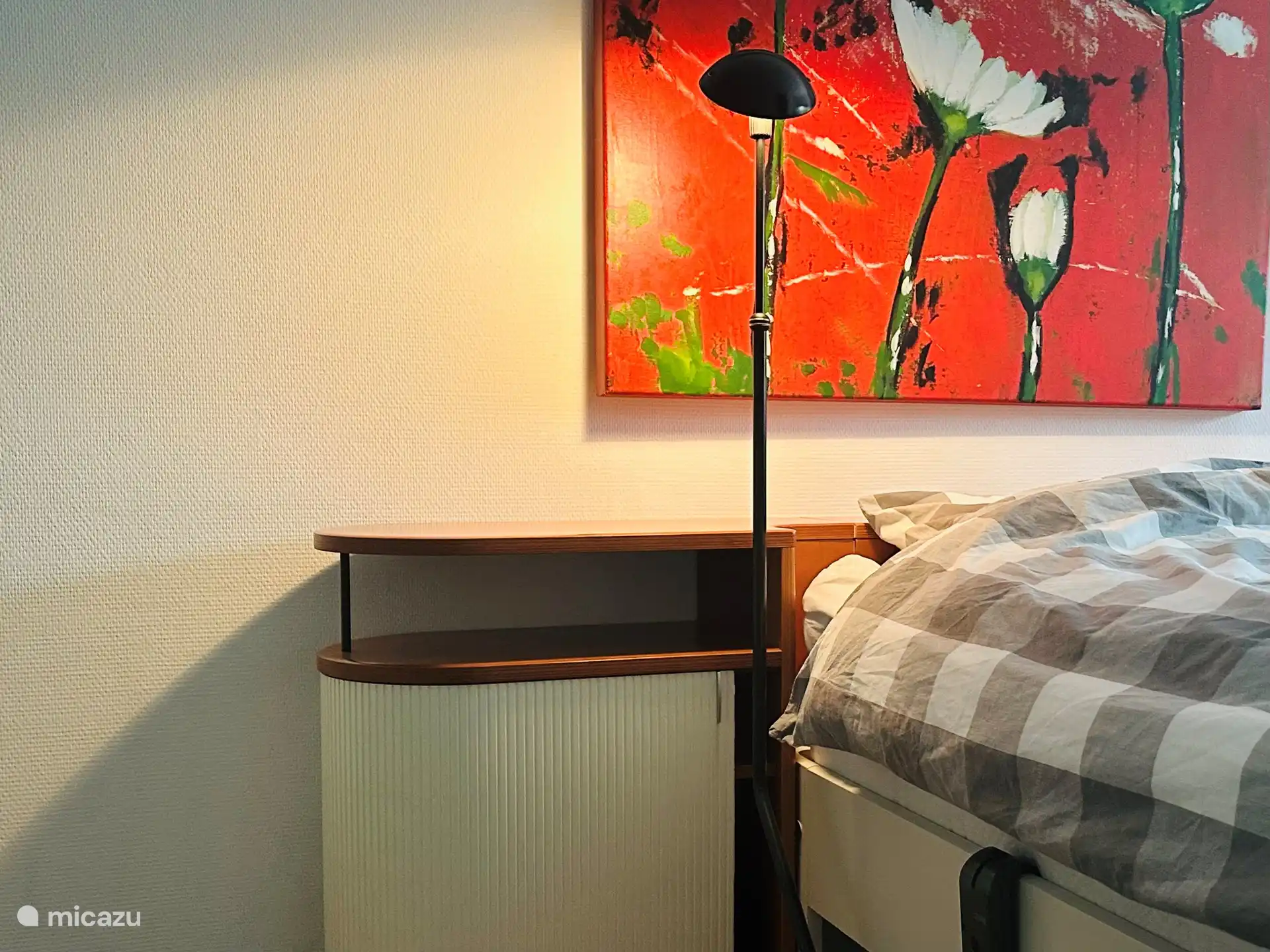 Hauptschlafzimmer mit verstellbarem Auping-Bett