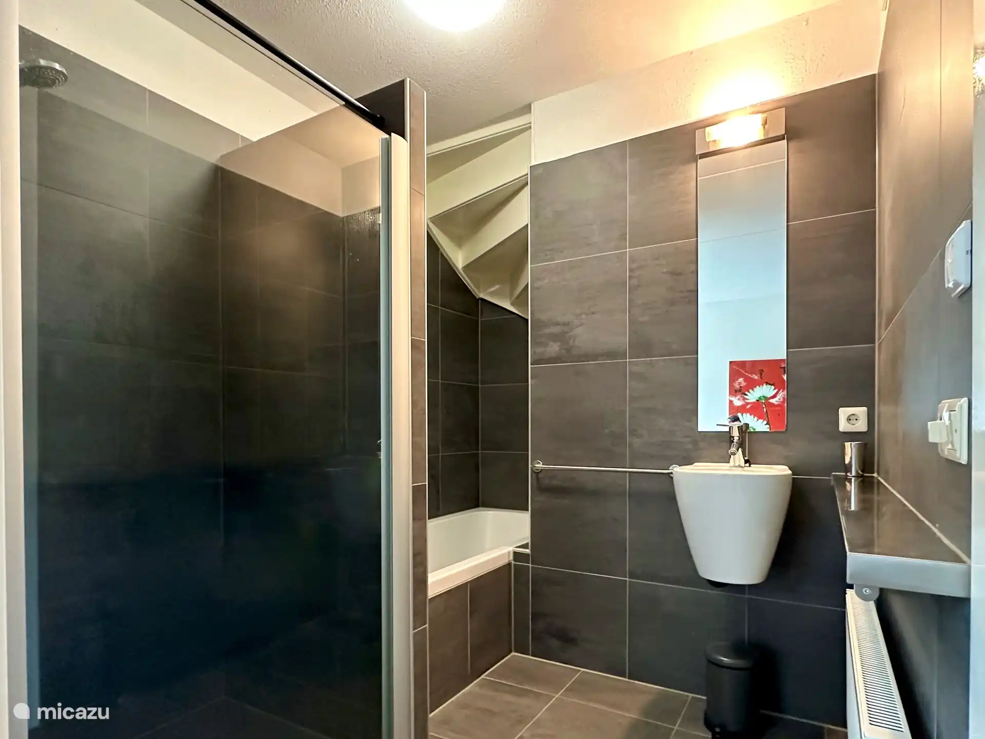 Badezimmer im Hauptschlafzimmer