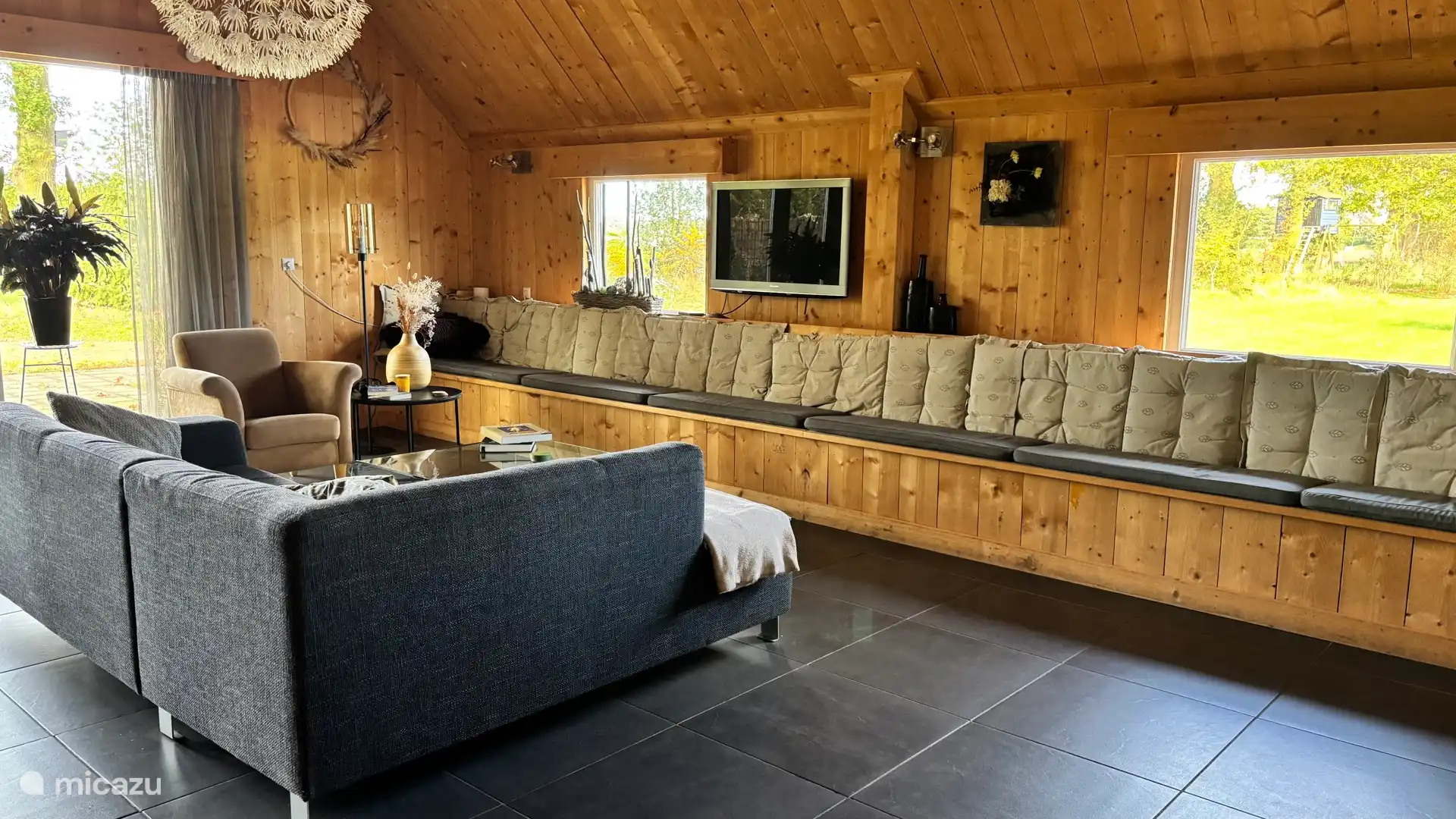 Salon avec vue sur la nature