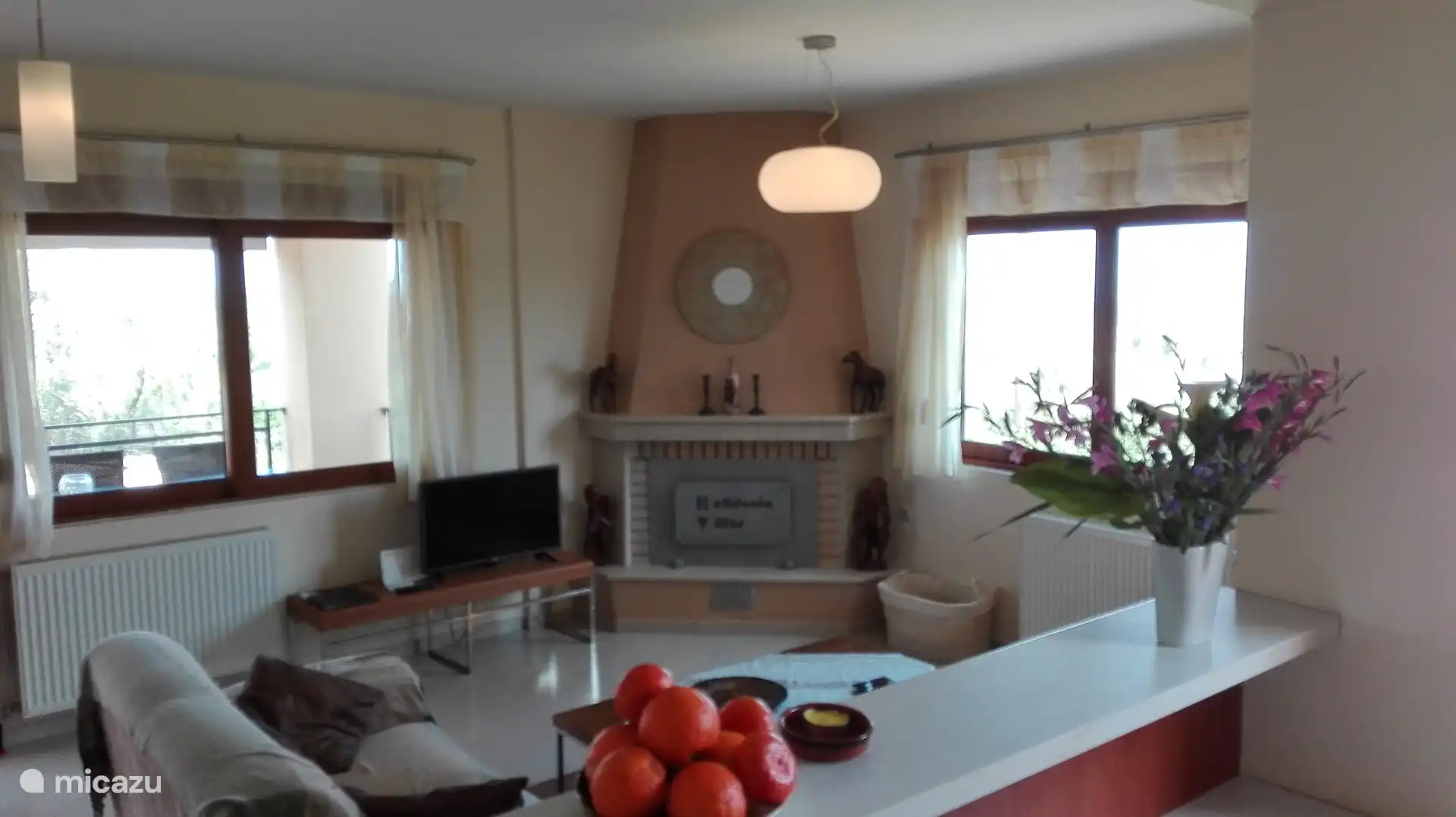 Offener Wohnraum mit Küche, Wohn- und Essbereich