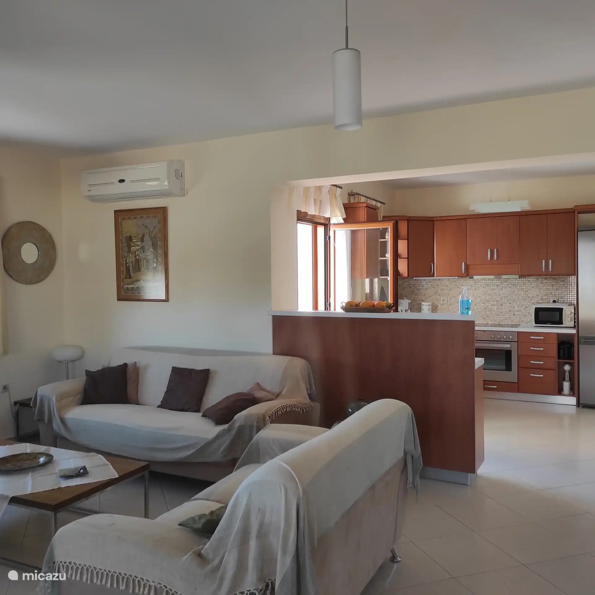 Offener Wohnraum mit Küche, Wohn- und Essbereich