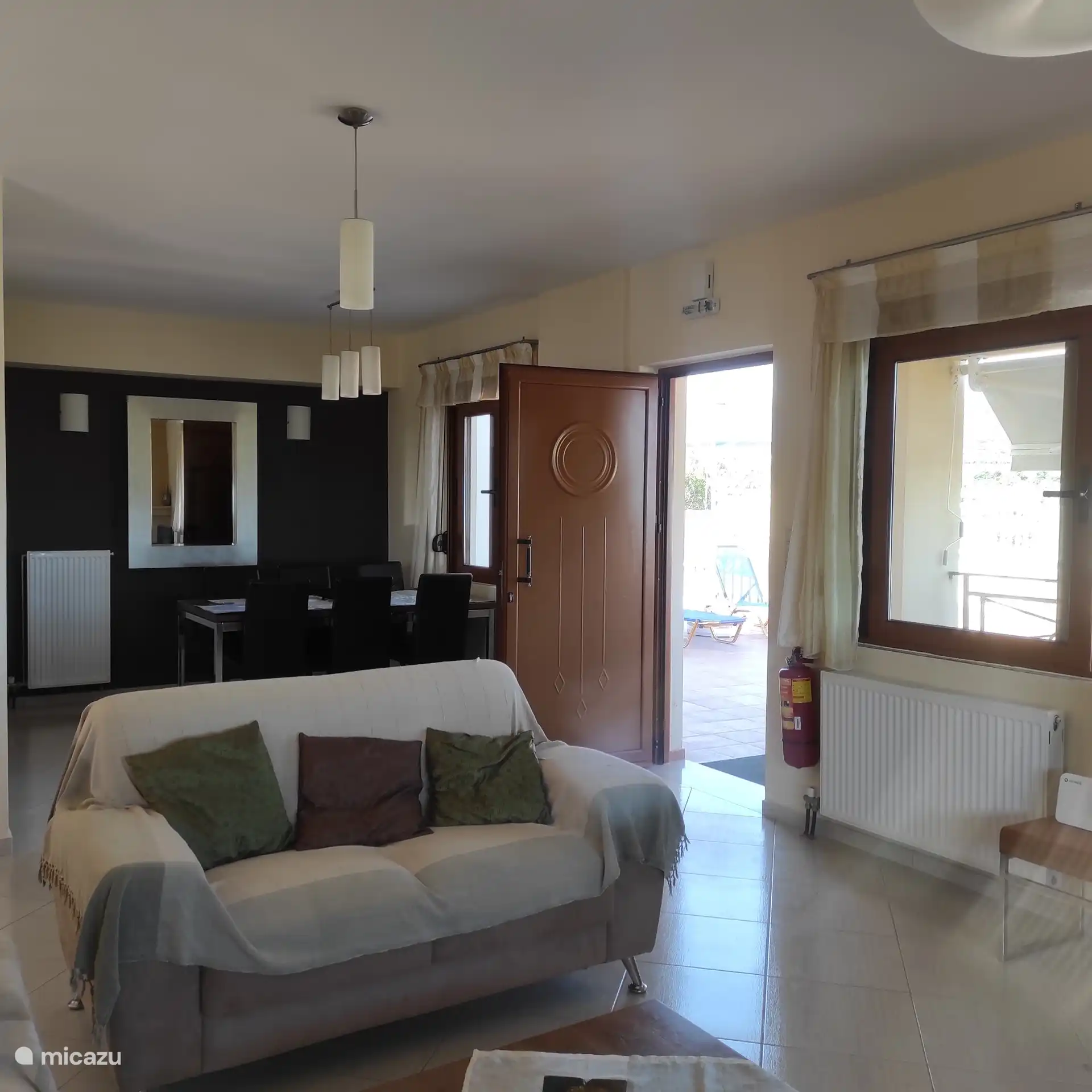 Offener Wohnraum mit Küche, Wohn- und Essbereich