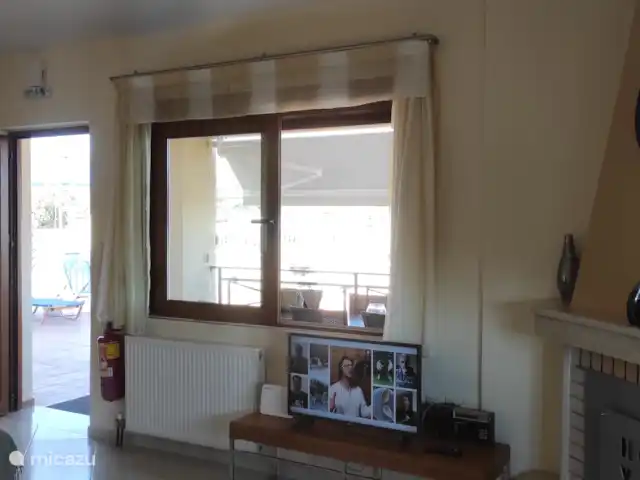 villa huren in Griekenland, Kreta, Pigi/Rethymno – Villa Stefanos, zwembad en zeezicht Open leefruimte met keuken, salon en  eetplaats