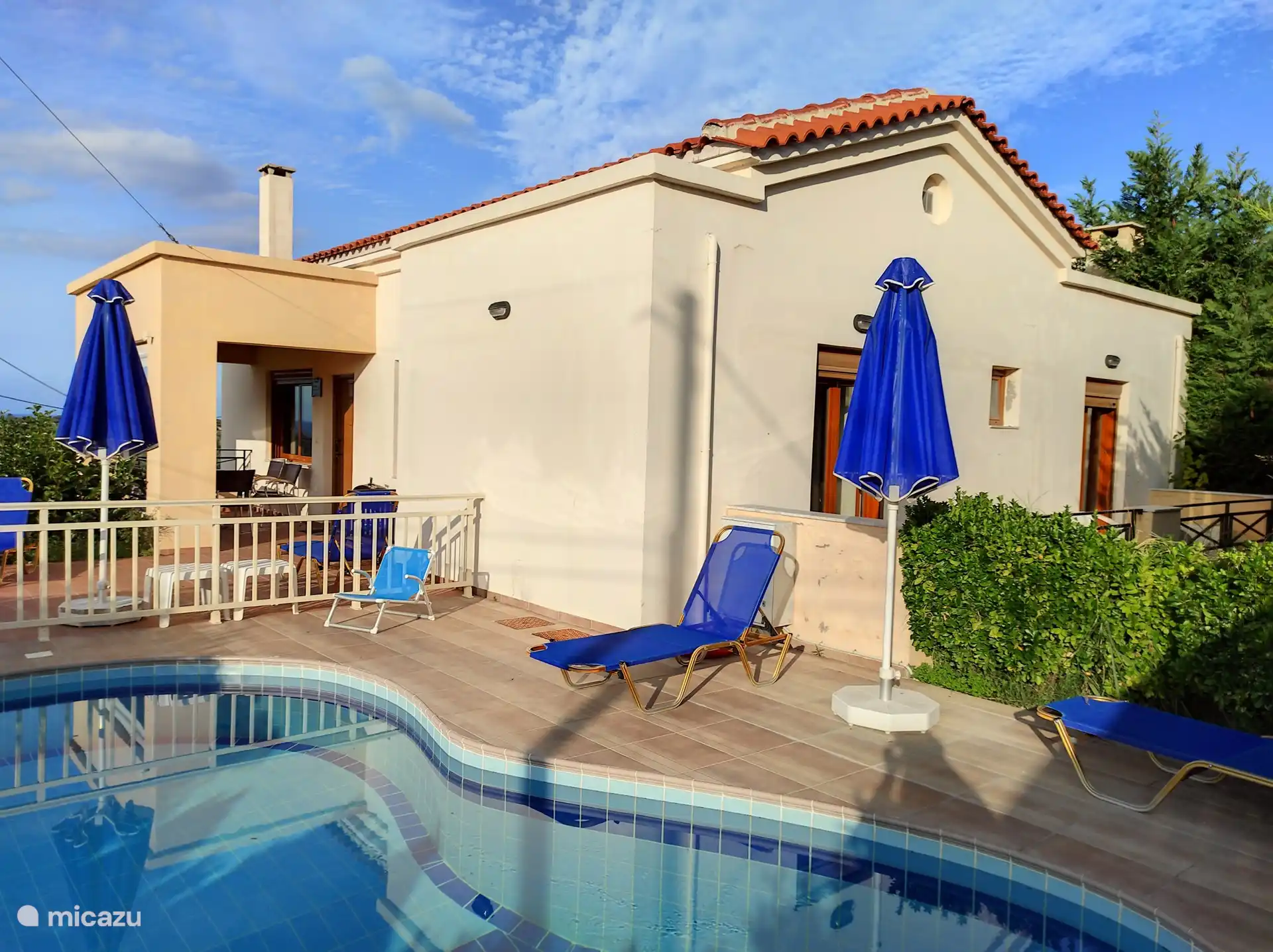 Villa mit Außenansicht 