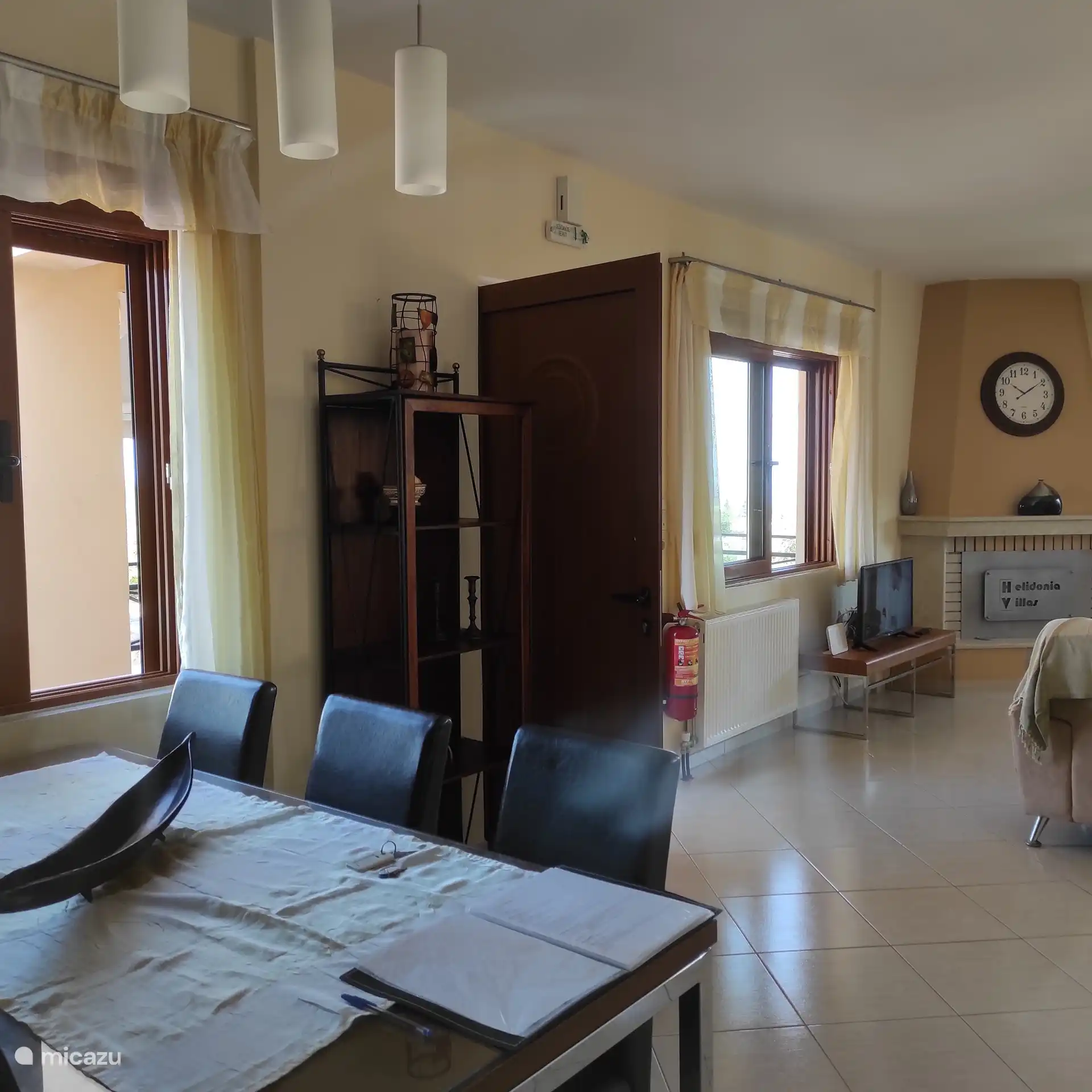 Offener Wohnraum mit Küche, Wohn- und Essbereich