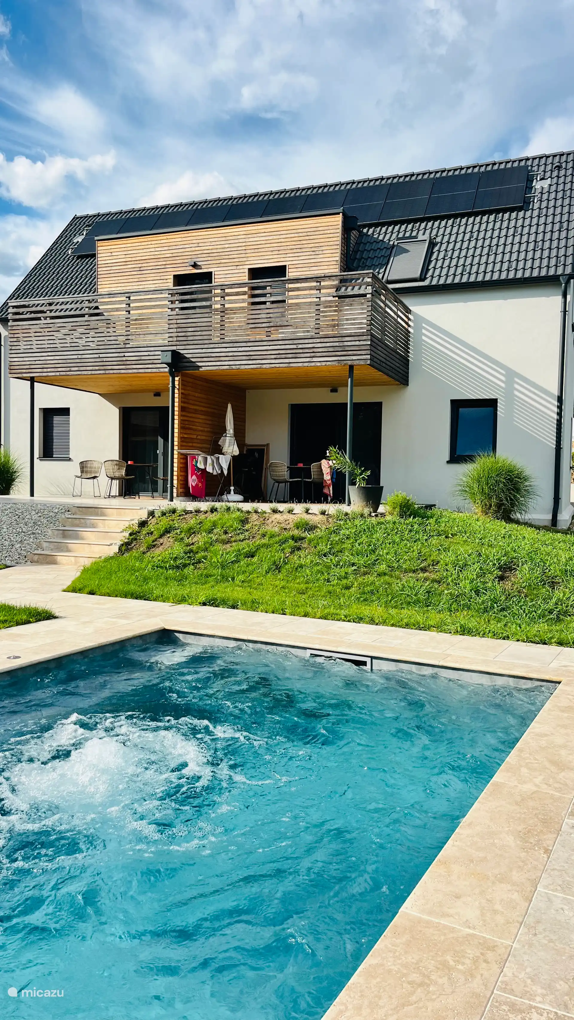 Apartamento con piscina exterior