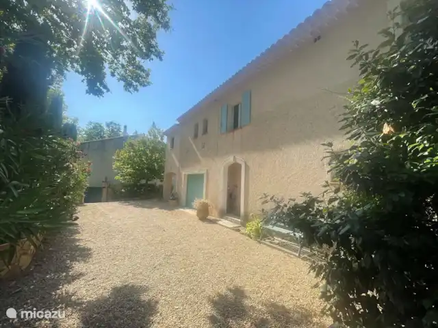 Mas de Michéri | France, Var, Villecroze - villa Devant la maison