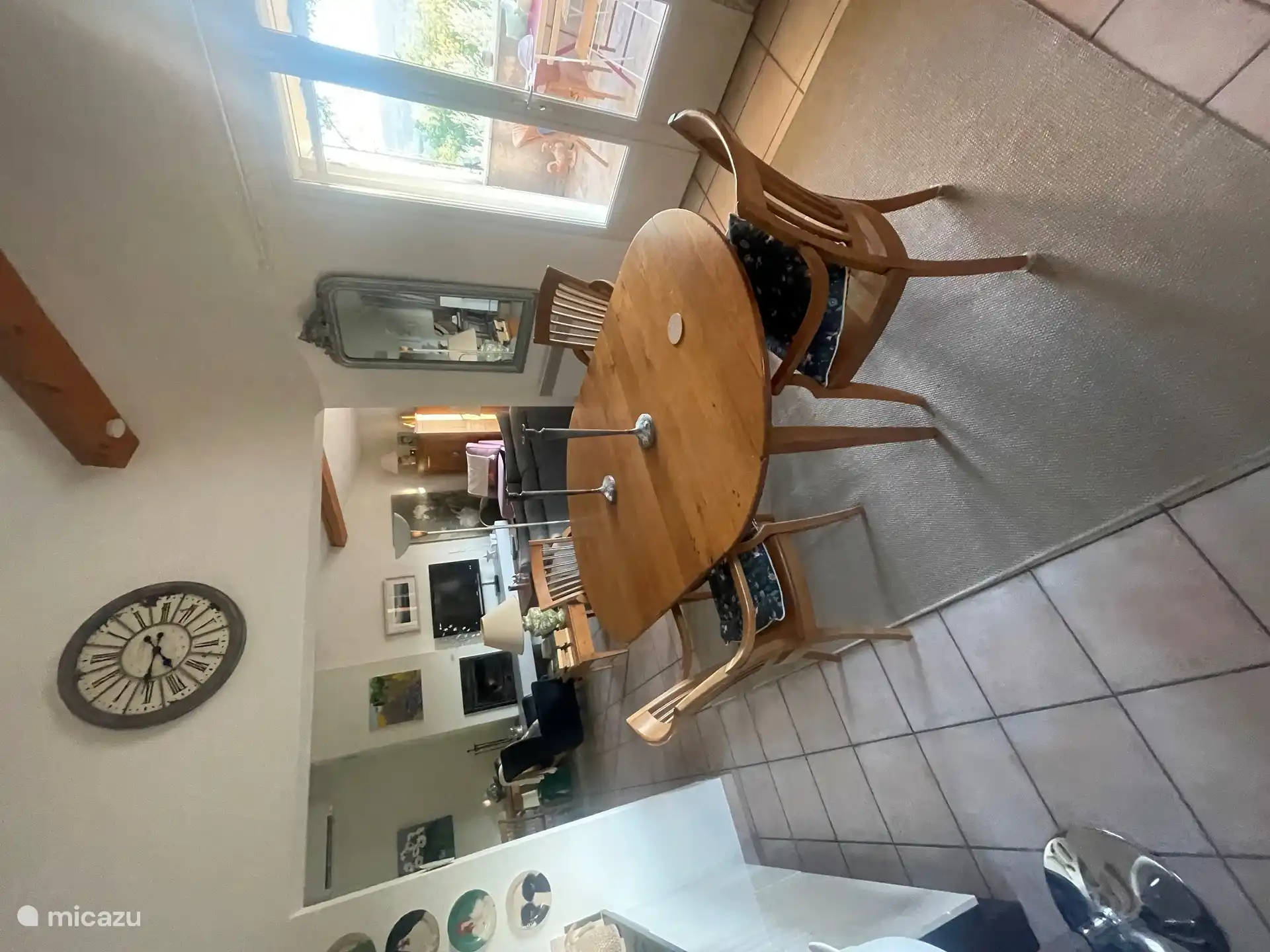 Comfortabele zithoek in de woonkamer op de eerste verdieping