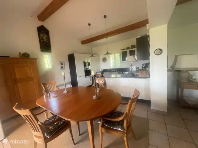 Mas de Michéri | France, Var, Villecroze - villa En regardant vers la cuisine du premier étage