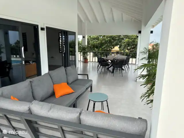 Villa Raïs | Curaçao, Banda Abou (ouest), Big Mountain - villa Beaucoup de places assises sur le porche