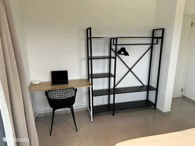 Villa Raïs | Curaçao, Banda Abou (ouest), Big Mountain - villa Bureau et armoire dans le master. chambre à coucher
