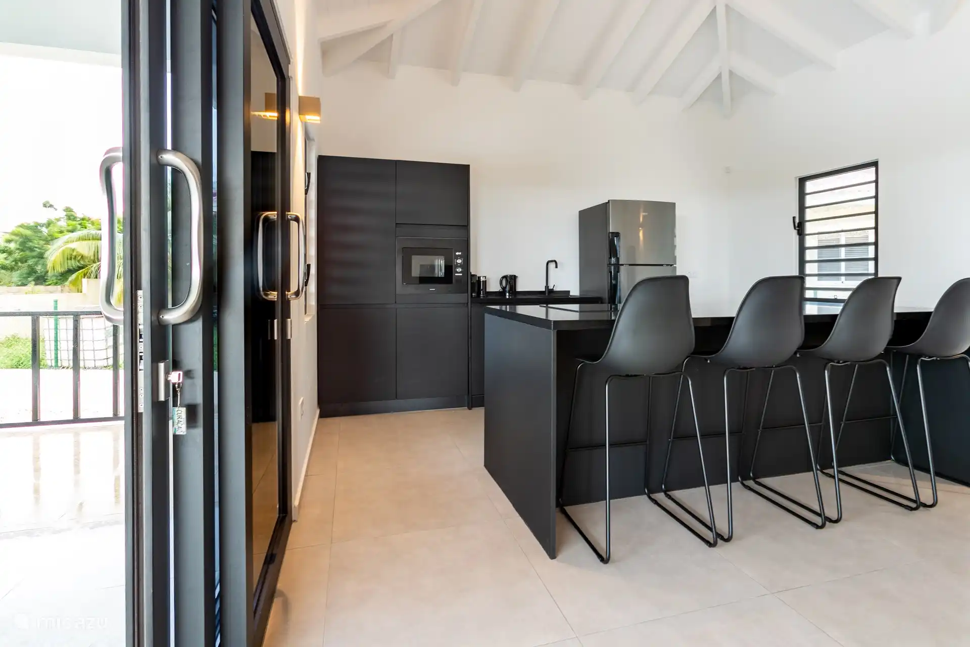 Küche mit großer Kochinsel