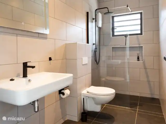 Villa Raïs | Curaçao, Banda Abou (ouest), Big Mountain - villa Salle de bain spacieuse