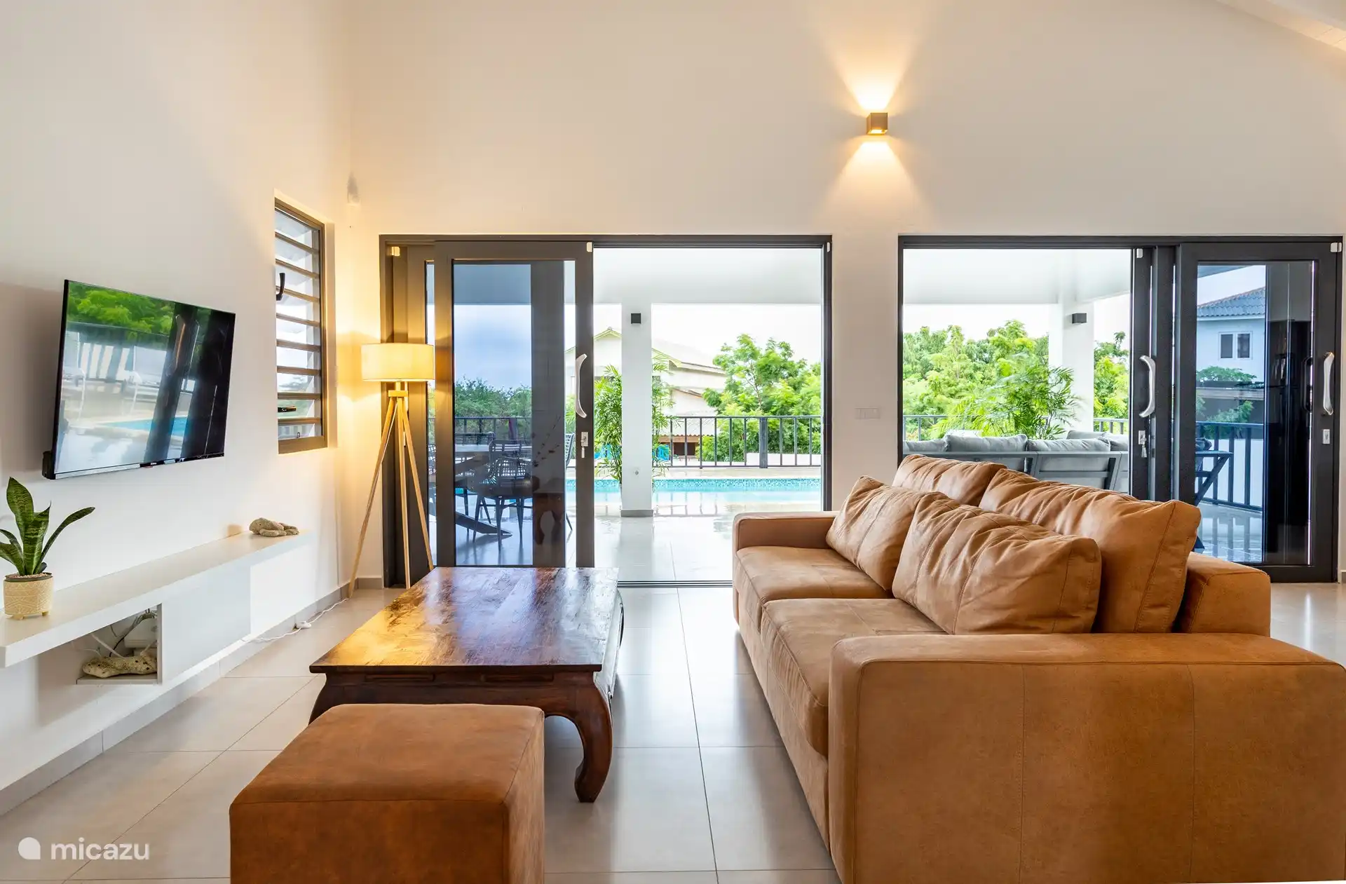 Wohnzimmer mit direktem Zugang zur Veranda