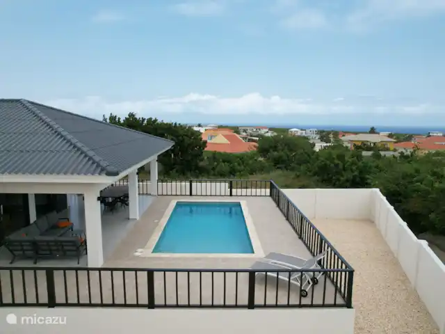 Villa Raïs | Curaçao, Banda Abou (ouest), Big Mountain - villa Tir de drone de la piscine et de la vue sur la mer
