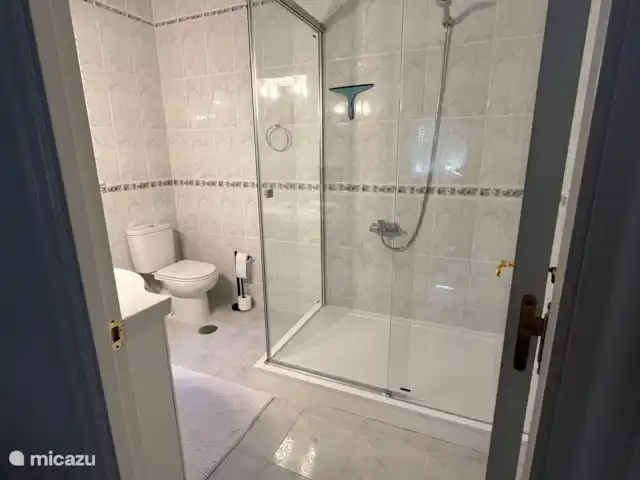 Appartement privé Alegría + piscine | Espagne, Costa del Sol, Mijas Costa - appartement Salle de bain chambre principale