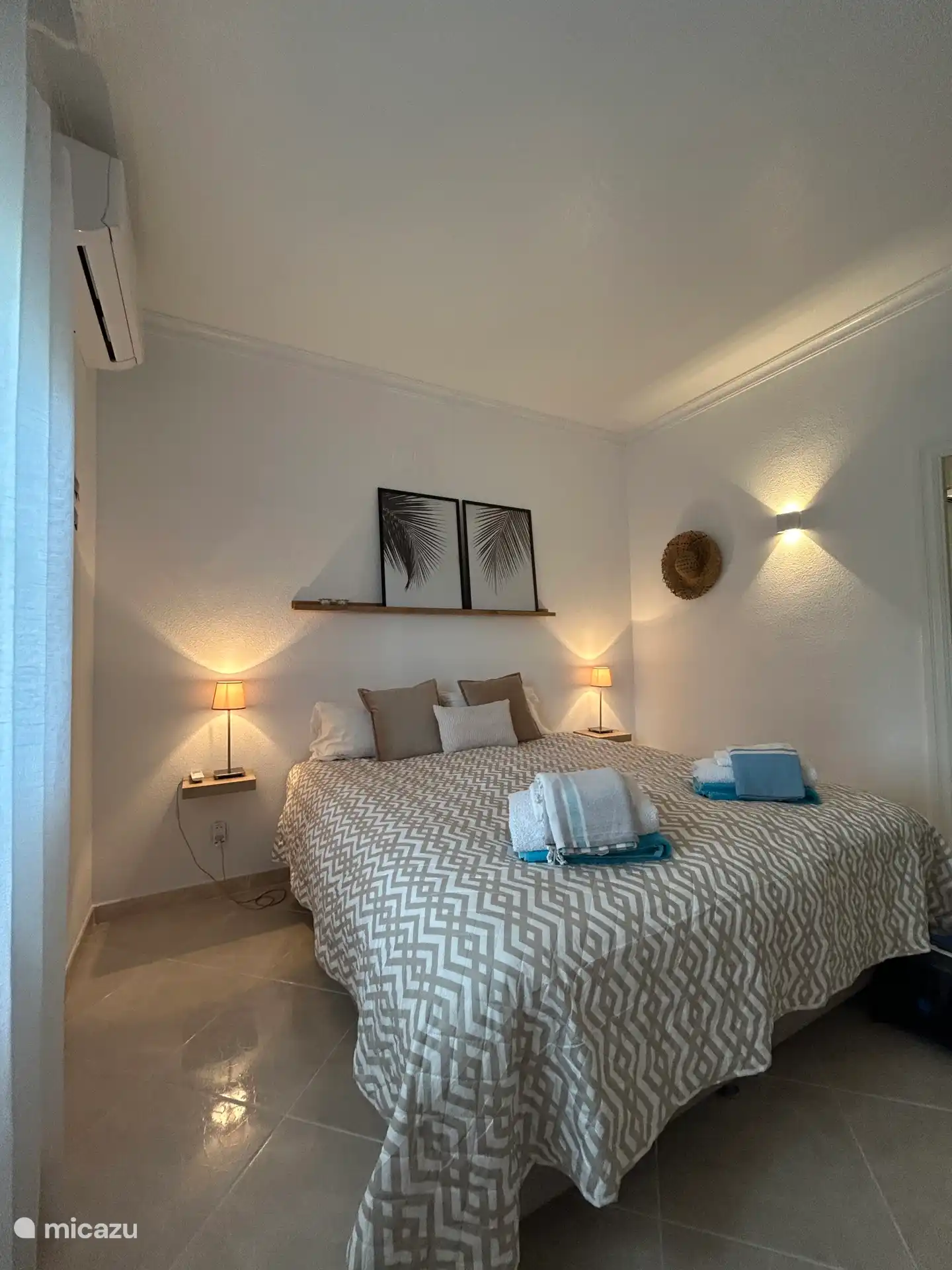 Schlafzimmer 1 mit eigenem Bad mit begehbarer Dusche