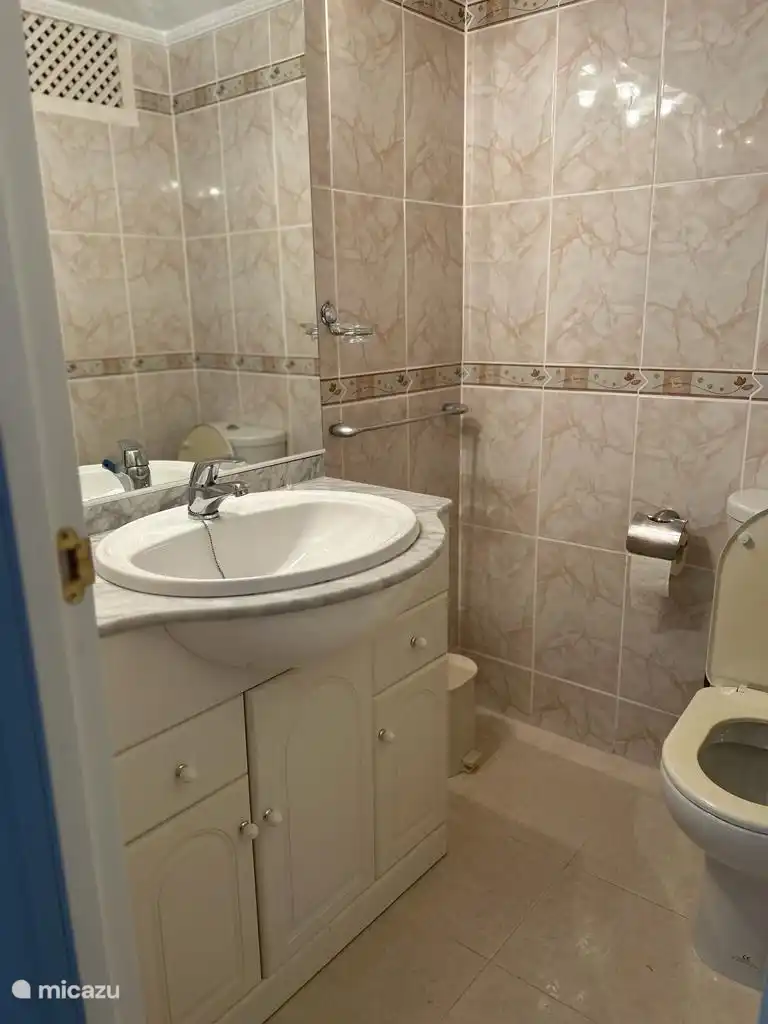 Badezimmer 2. Schlafzimmer (ohne Dusche/Badewanne)