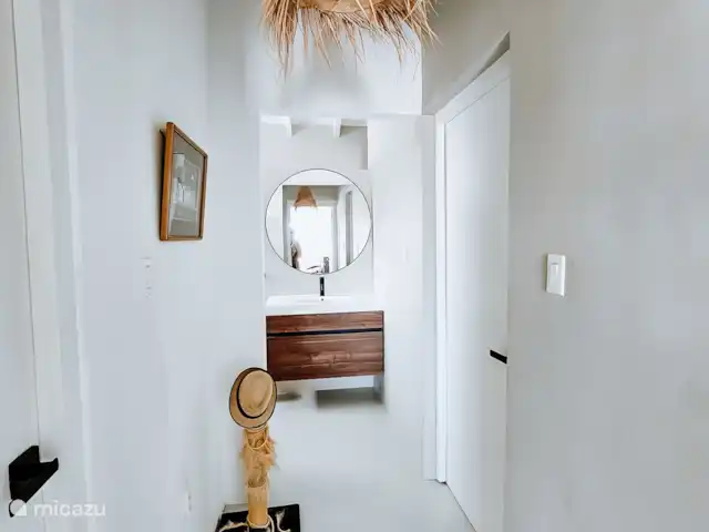 Villa Chichi | Curaçao, Banda Ariba (est), Santa Catharina - villa Le couloir vers la 1ère salle de bain.