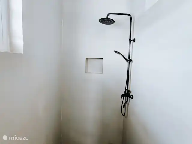 Villa Chichi | Curaçao, Banda Ariba (est), Santa Catharina - villa La douche à effet pluie avec eau chaude.
