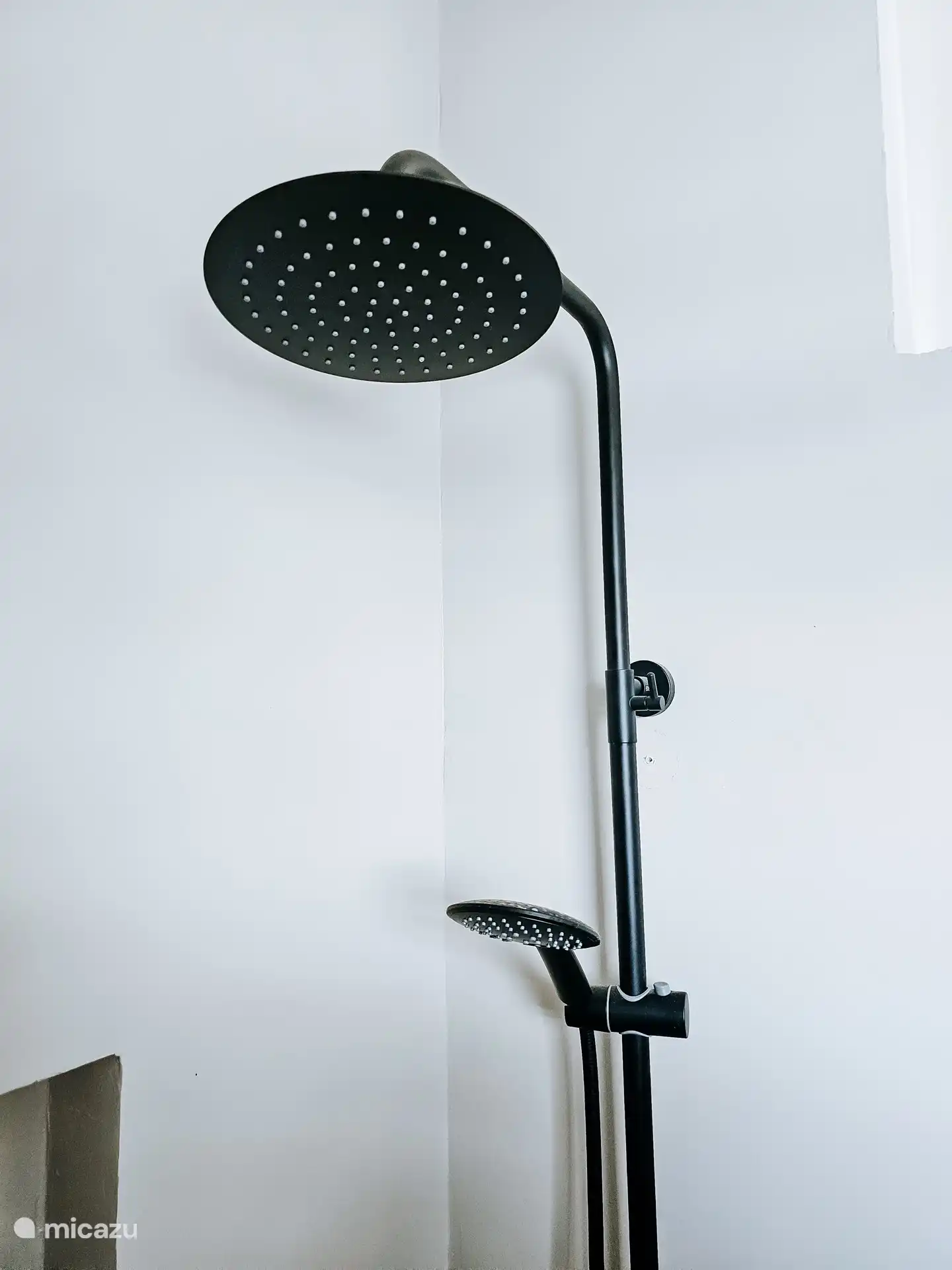 Tevens een hand douche 