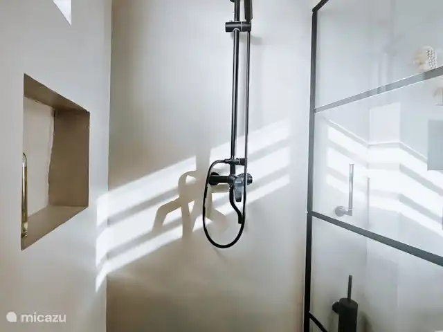 Villa Chichi | Curaçao, Banda Ariba (est), Santa Catharina - villa Également équipé d'une douche à effet de pluie et à main et d'eau chaude.