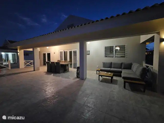 Villa Chichi | Curaçao, Banda Ariba (est), Santa Catharina - villa Détendez-vous à la grande table du monastère